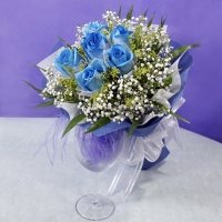 6 Blue Roses Hand bunch
